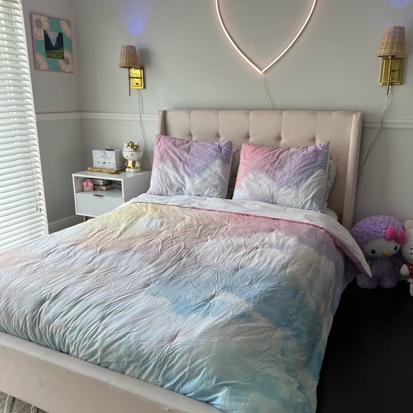 Comforter and shams /Pastel Ombre Bedding Set from Pottery Barn Teen - Picture 3 of 7